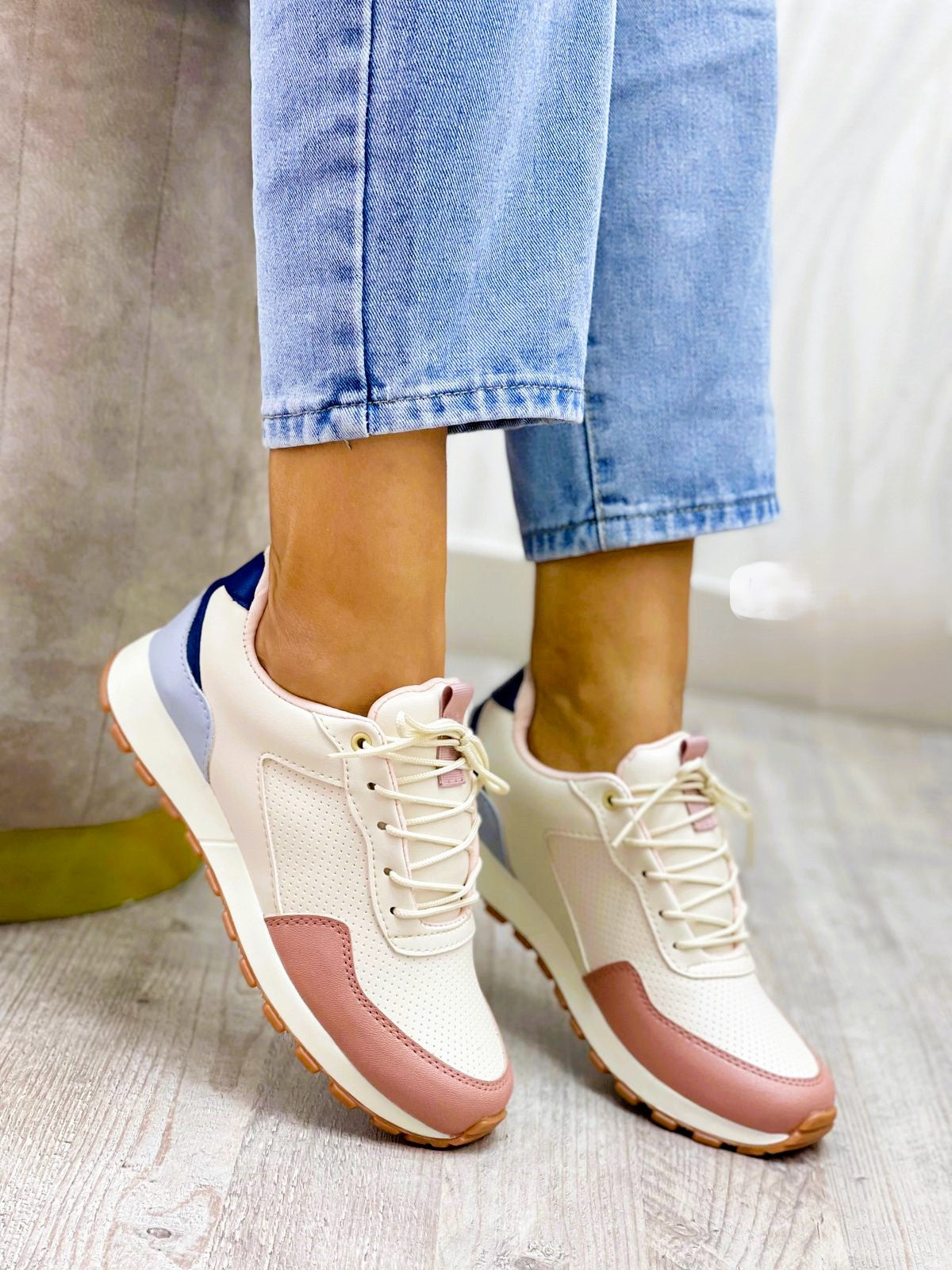 gid://shopify/MediaImage/24692327940190