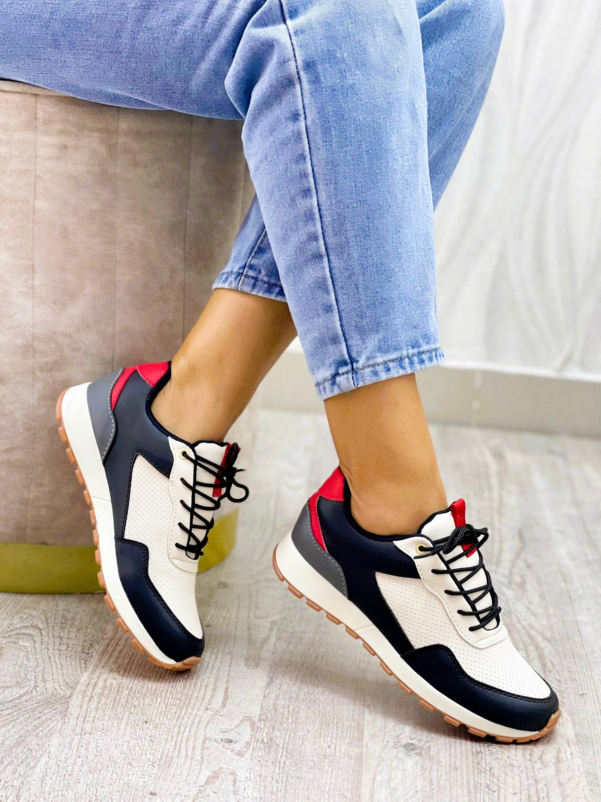 gid://shopify/MediaImage/24692328038494