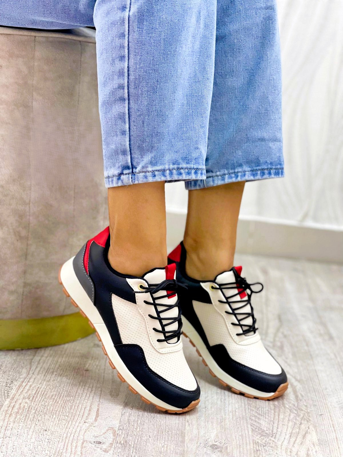 gid://shopify/MediaImage/24692328136798